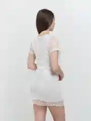 Белый кружевной костюм: топ и юбка