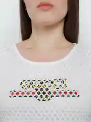 Белый кружевной костюм: топ и юбка