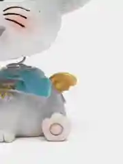 Фигурка веселой мышки