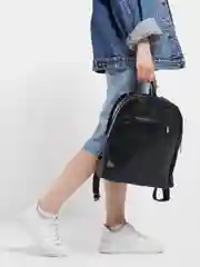 Желтый рюкзак черный кожанный