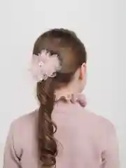 Розовый бантик на резинке