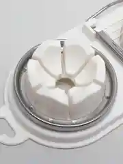 Белый яйцерезка двойная