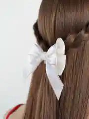 Белый резинка бантик