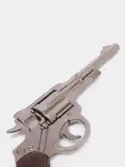 Серый брелок для ключей "Оружие"