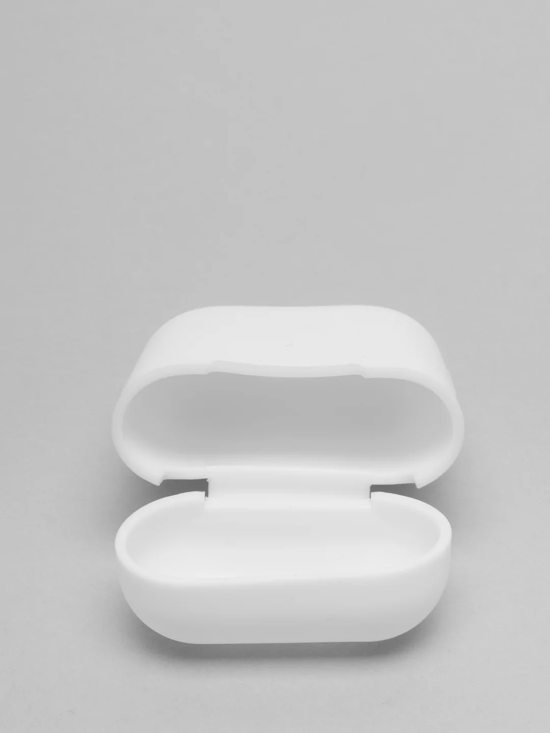 Белый силиконовый чехол для Apple AirPods 1 и AirPods 2