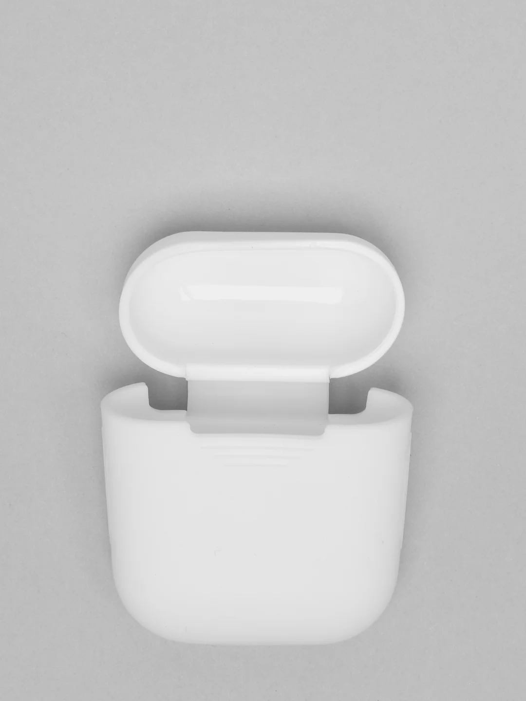 Белый силиконовый чехол для Apple AirPods 1 и AirPods 2