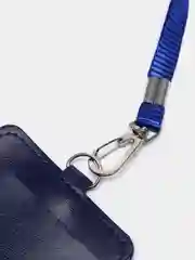 Синий бейдж с лентой