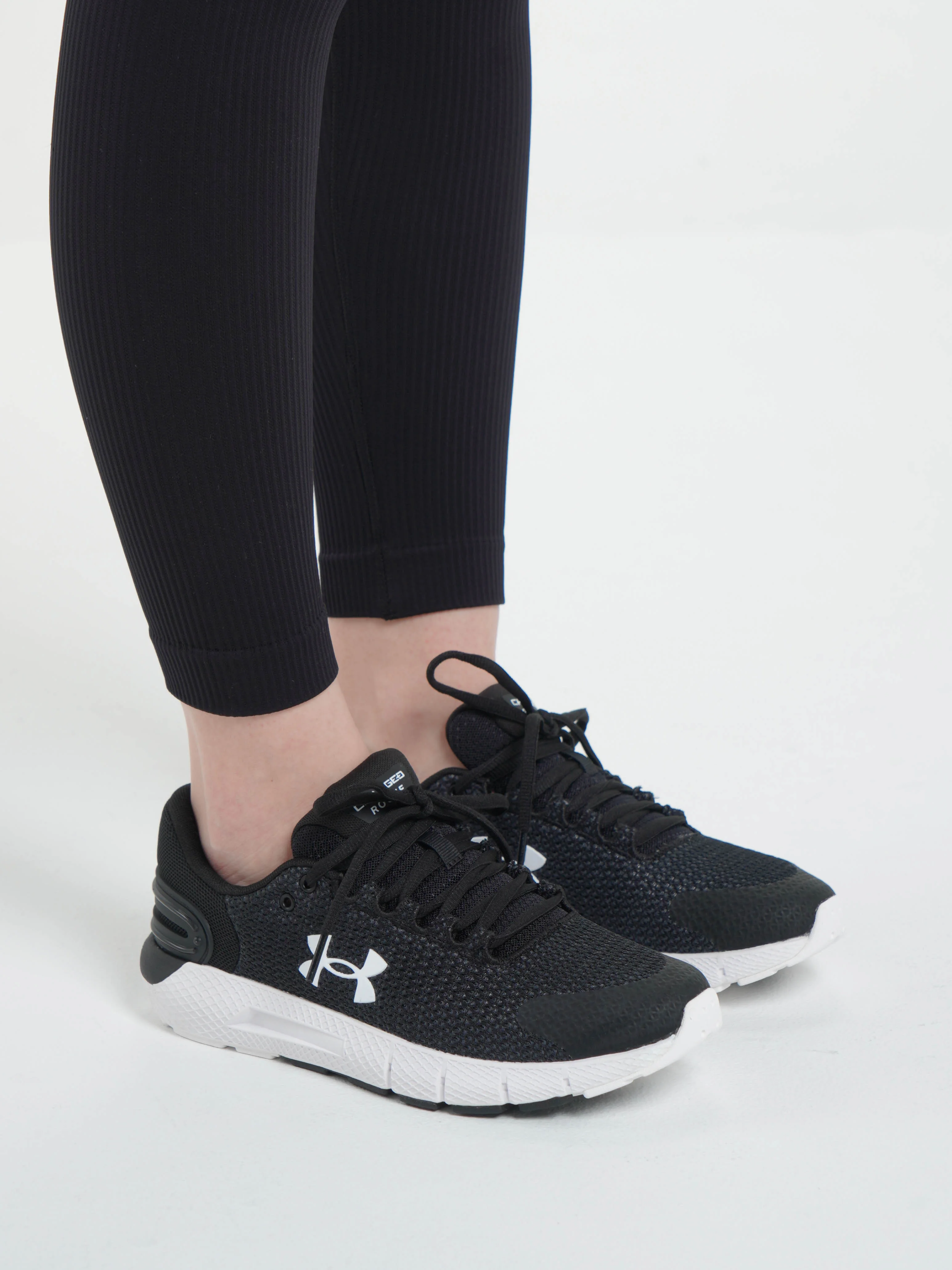 Кроссовки женские Under Armour W Charged Rogue 2.5