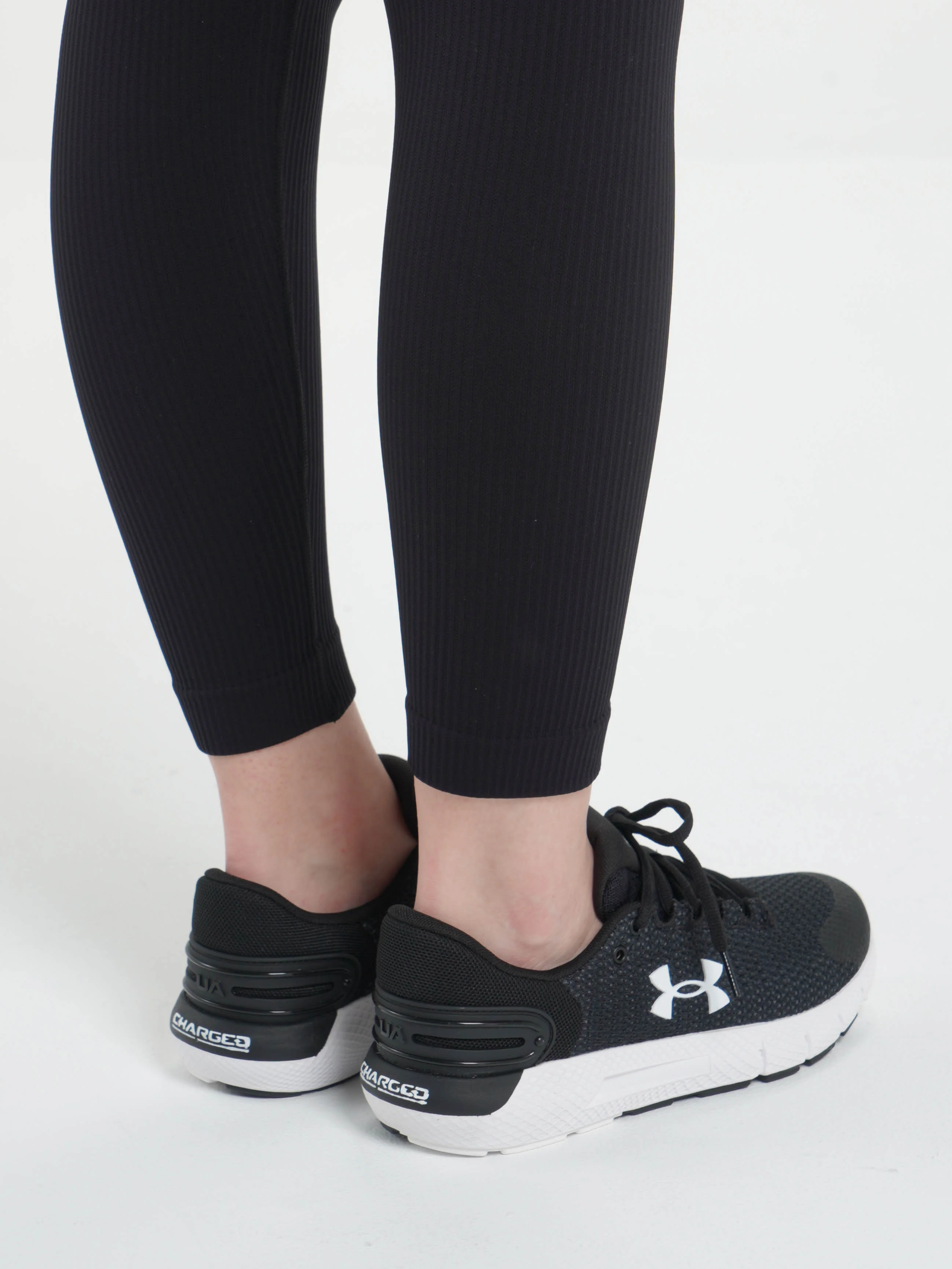 Кроссовки женские Under Armour W Charged Rogue 2.5