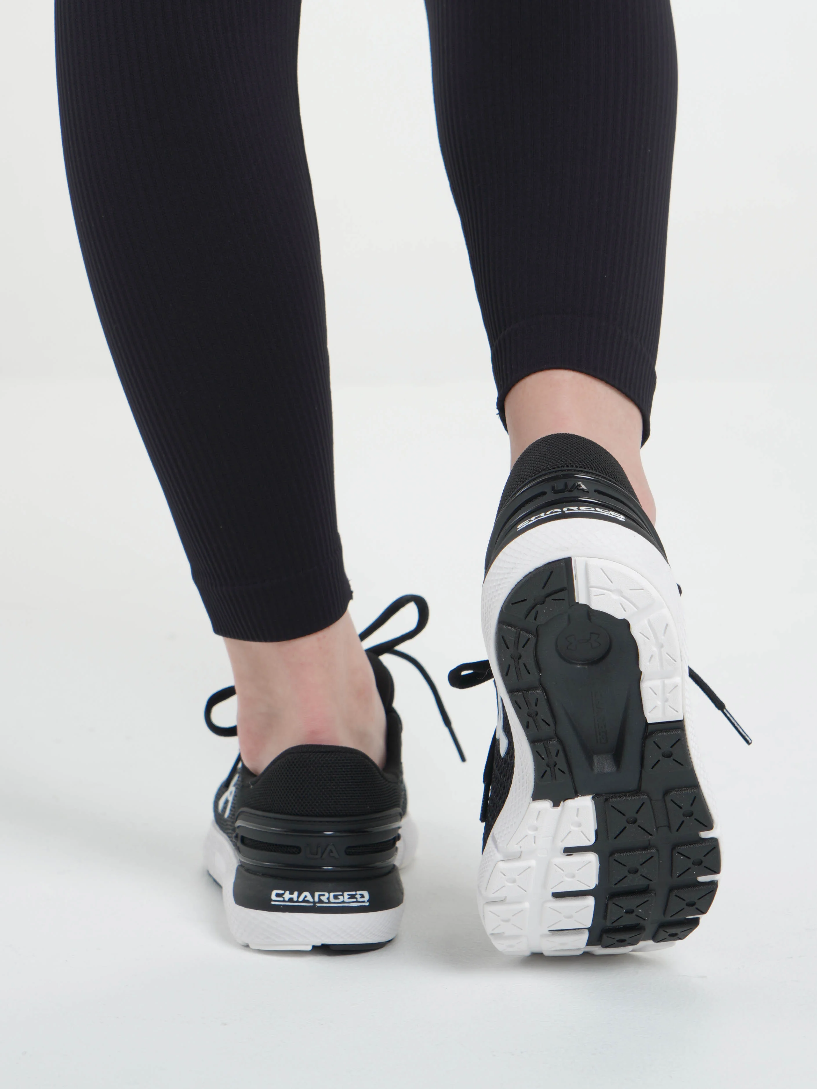 Кроссовки женские Under Armour W Charged Rogue 2.5