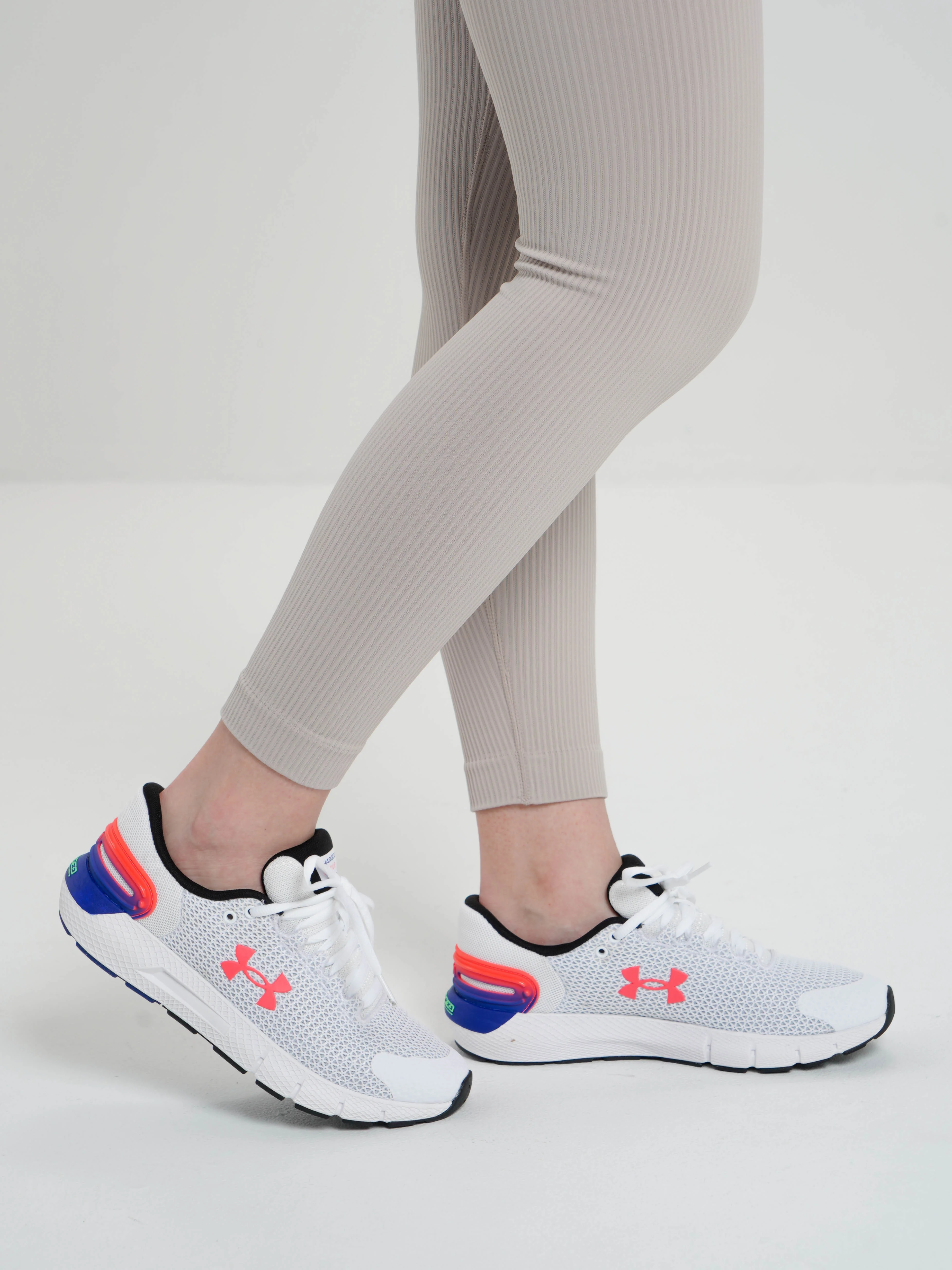 Кроссовки женская Under Armour W Charged Rogue 2.5
