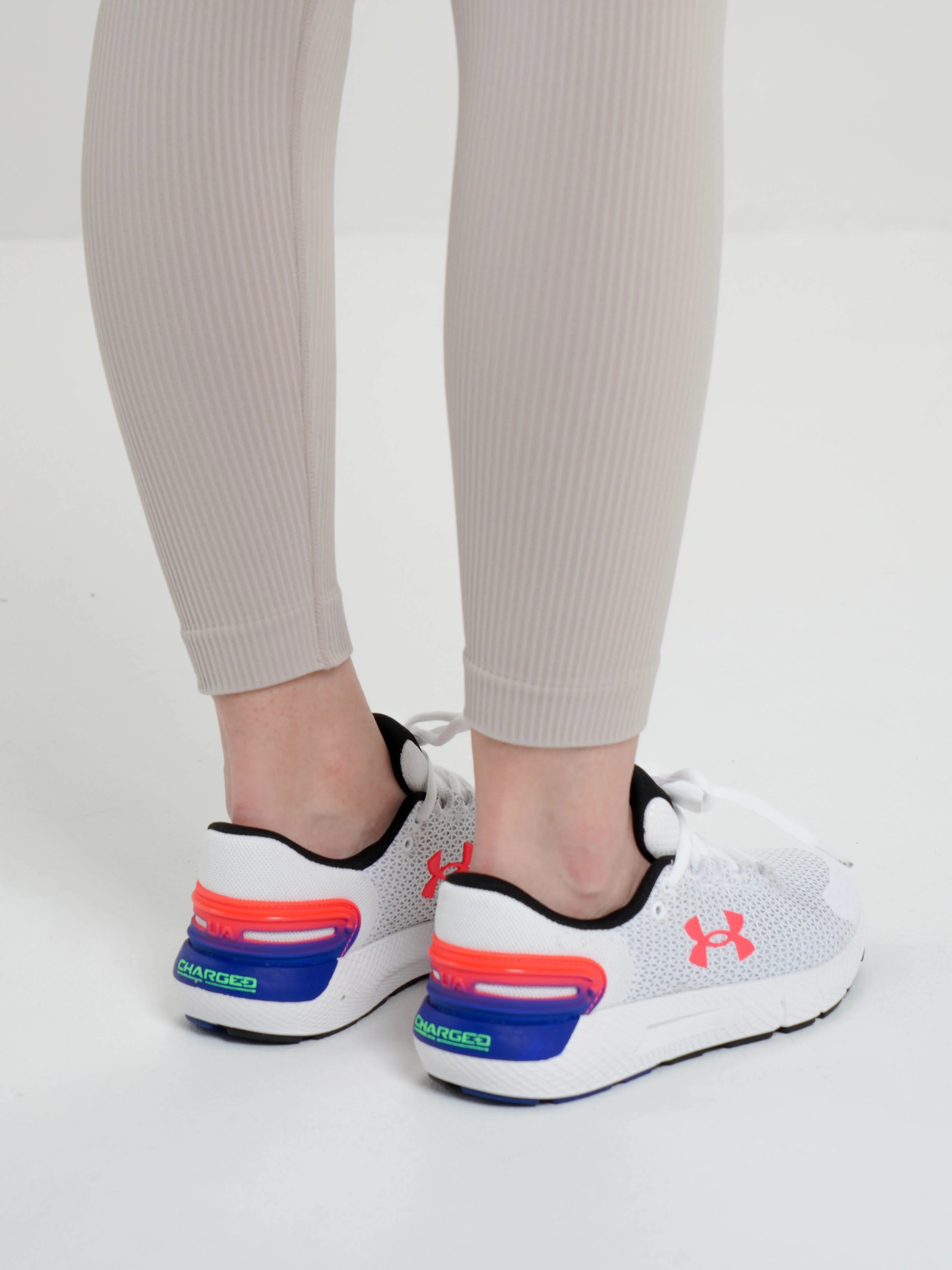 Кроссовки женская Under Armour W Charged Rogue 2.5