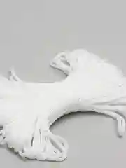 Белый шнур вязанный цветной
