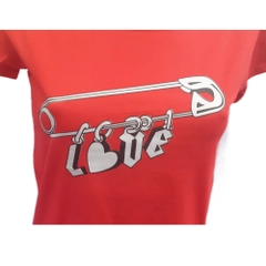 Футболка женская "Love on a pin"