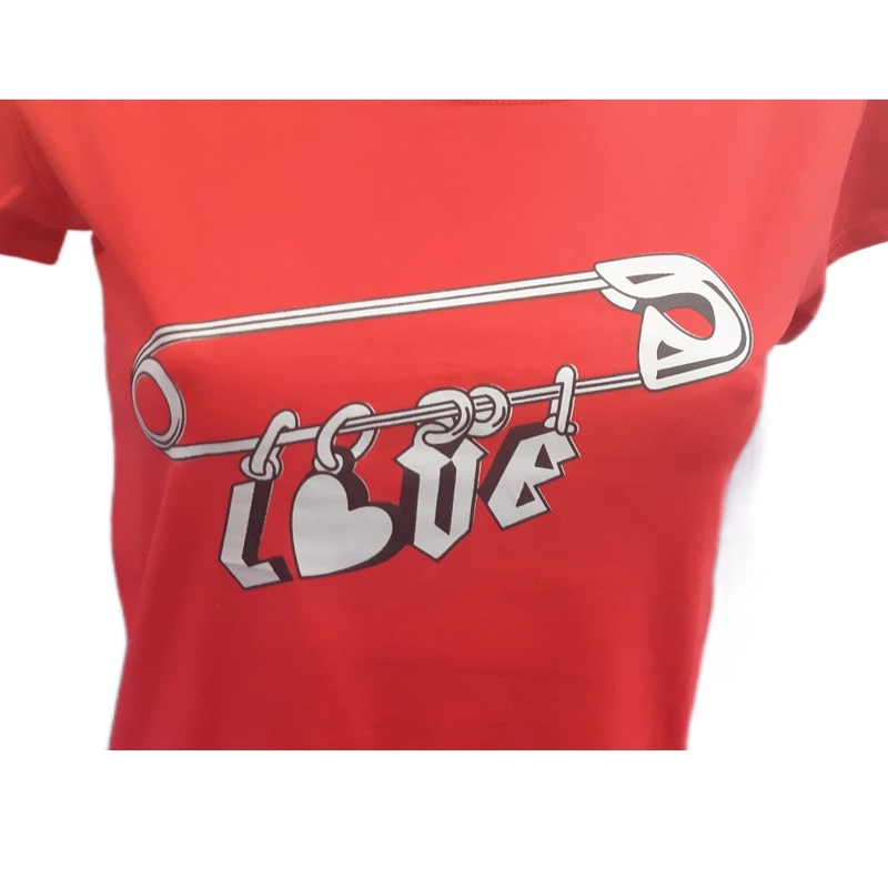 Футболка женская "Love on a pin"