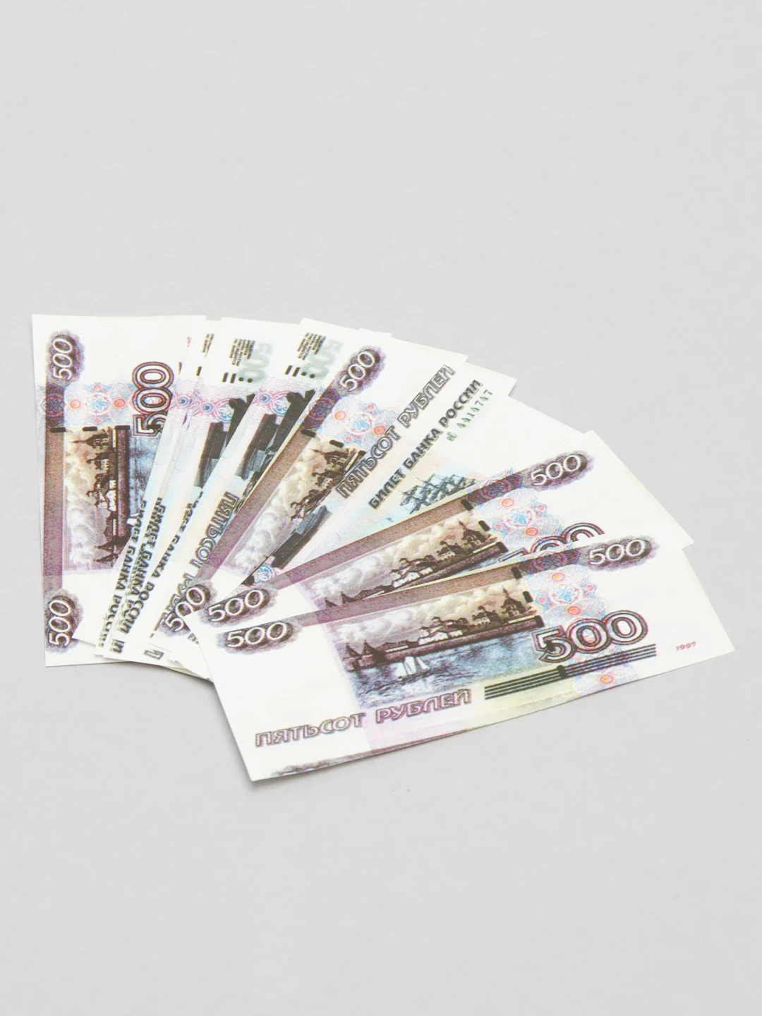 Красный муляж денежных банкнот