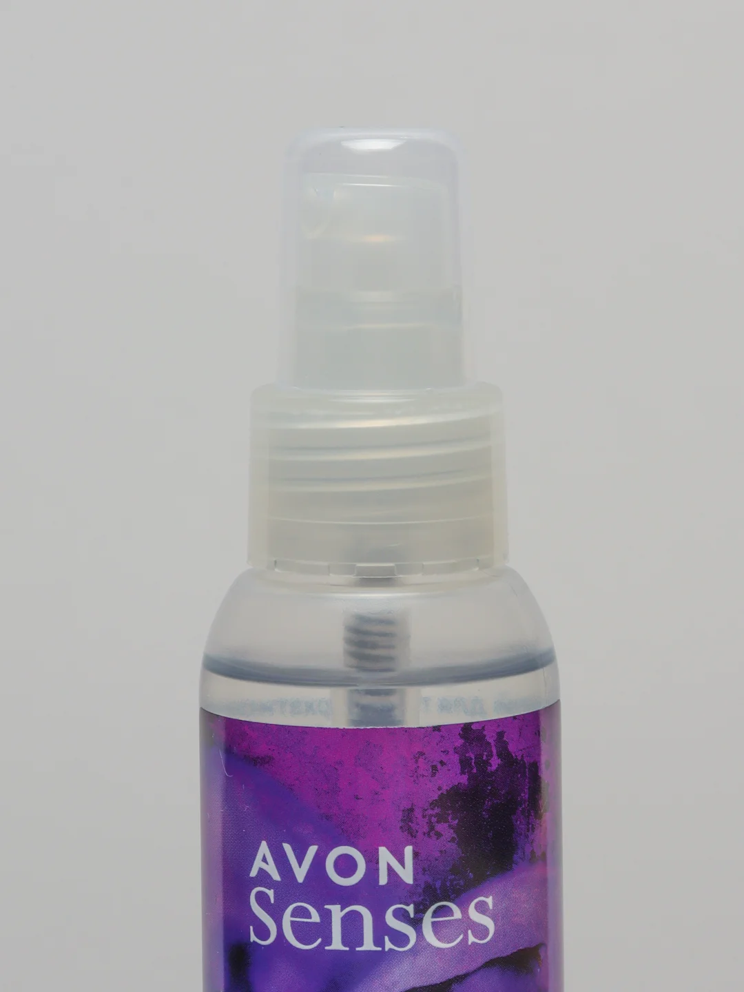 AVON Освежающий лосьон-спрей для тела "Бархатное прикосновение", 100 мл