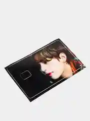 Красный наклейка на банковскую карту "BTS Ким Тэхен"