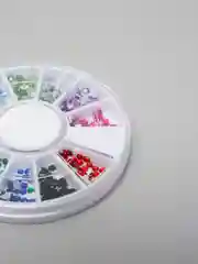 Цветные стразы для маникюра