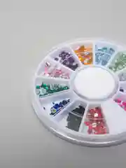 Цветные стразы для маникюра
