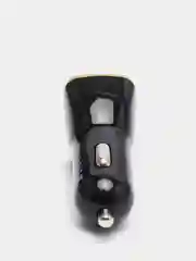 Черный автомобильное зарядное устройство с двойным USB и цифровым дисплеем