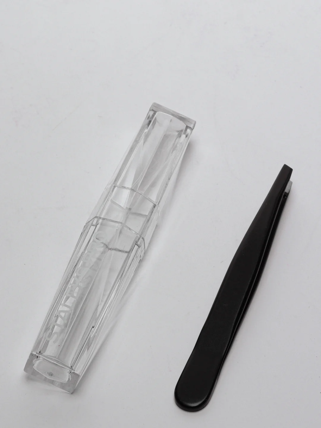 Пинцет скошенный для бровей Staleks Pro Expert 11 type 4b (11/4), черный