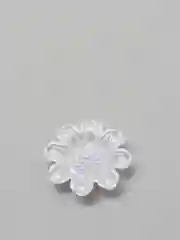Белый полубусины фигурные Цветок