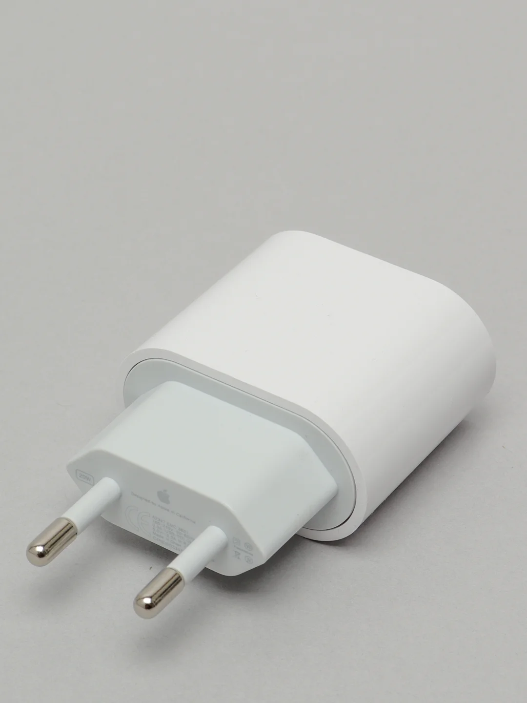 Зарядное устройство-адаптер USB-C для Apple/iPhone (Type-C, 20W, PD)