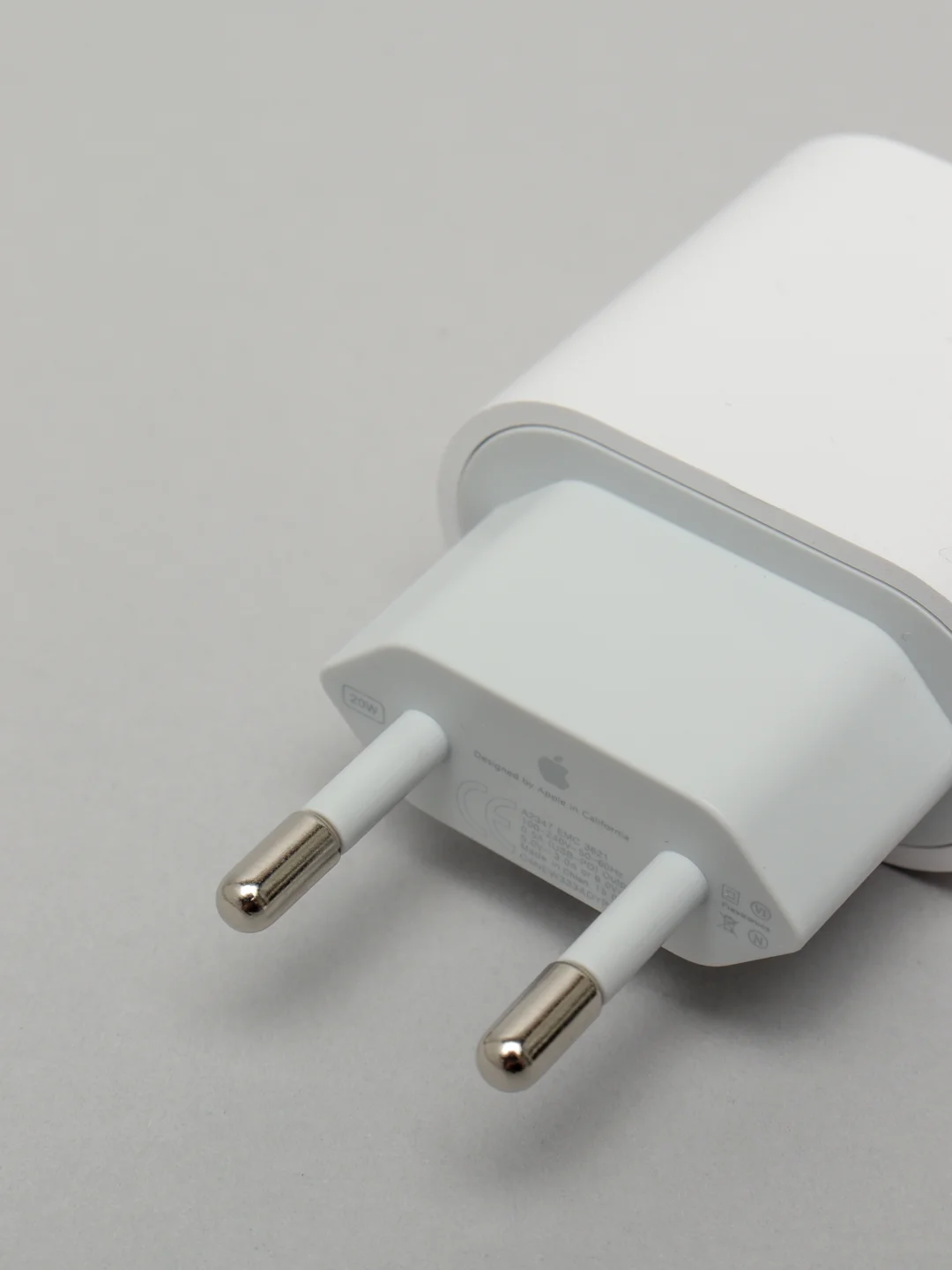 Зарядное устройство-адаптер USB-C для Apple/iPhone (Type-C, 20W, PD)