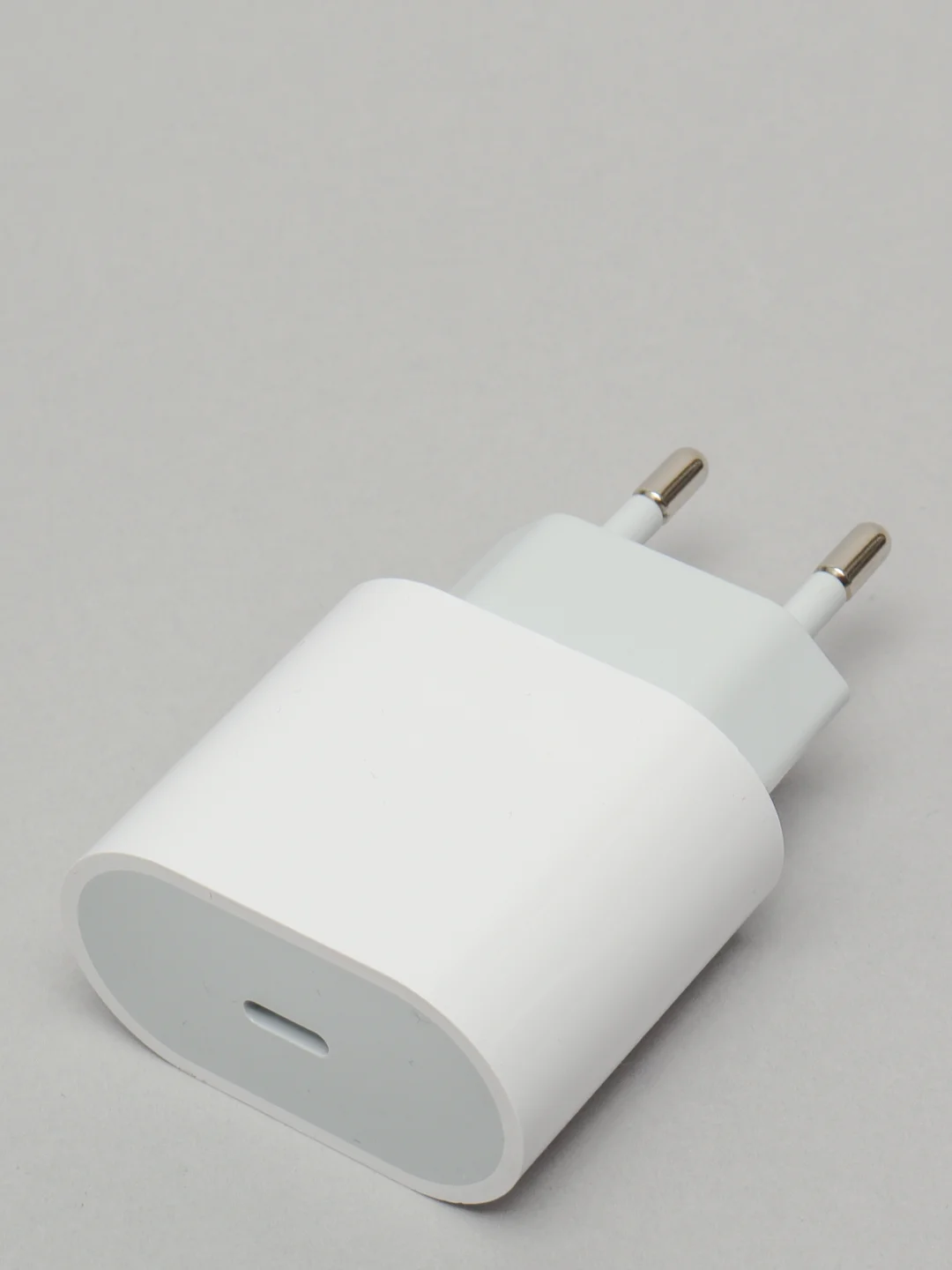 Зарядное устройство-адаптер USB-C для Apple/iPhone (Type-C, 20W, PD)