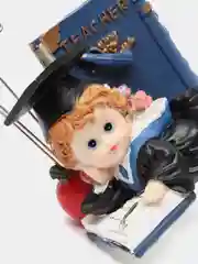 Зажим "Школьник с книгой"