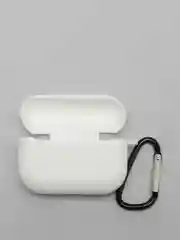 Белый силиконовый чехол для наушников AirPods Pro с карабином
