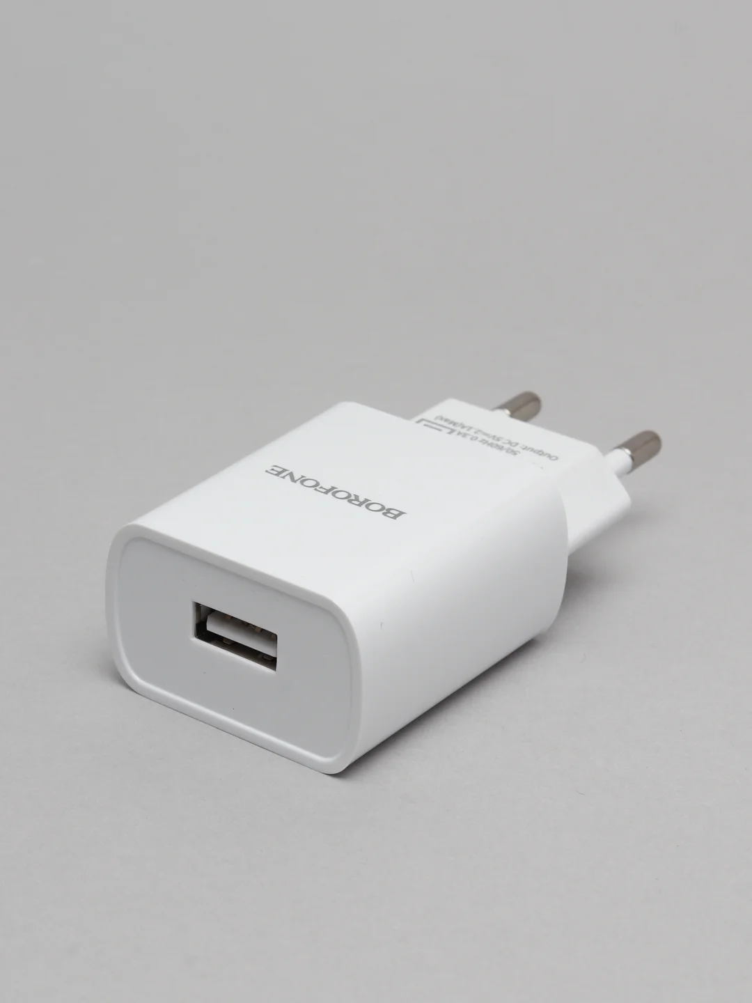 Сетевое зарядное устройство 2.1A USB Borofone BA20A, комплект с кабелем Mirco-USB