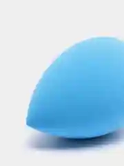 Голубой спонж для макияжа