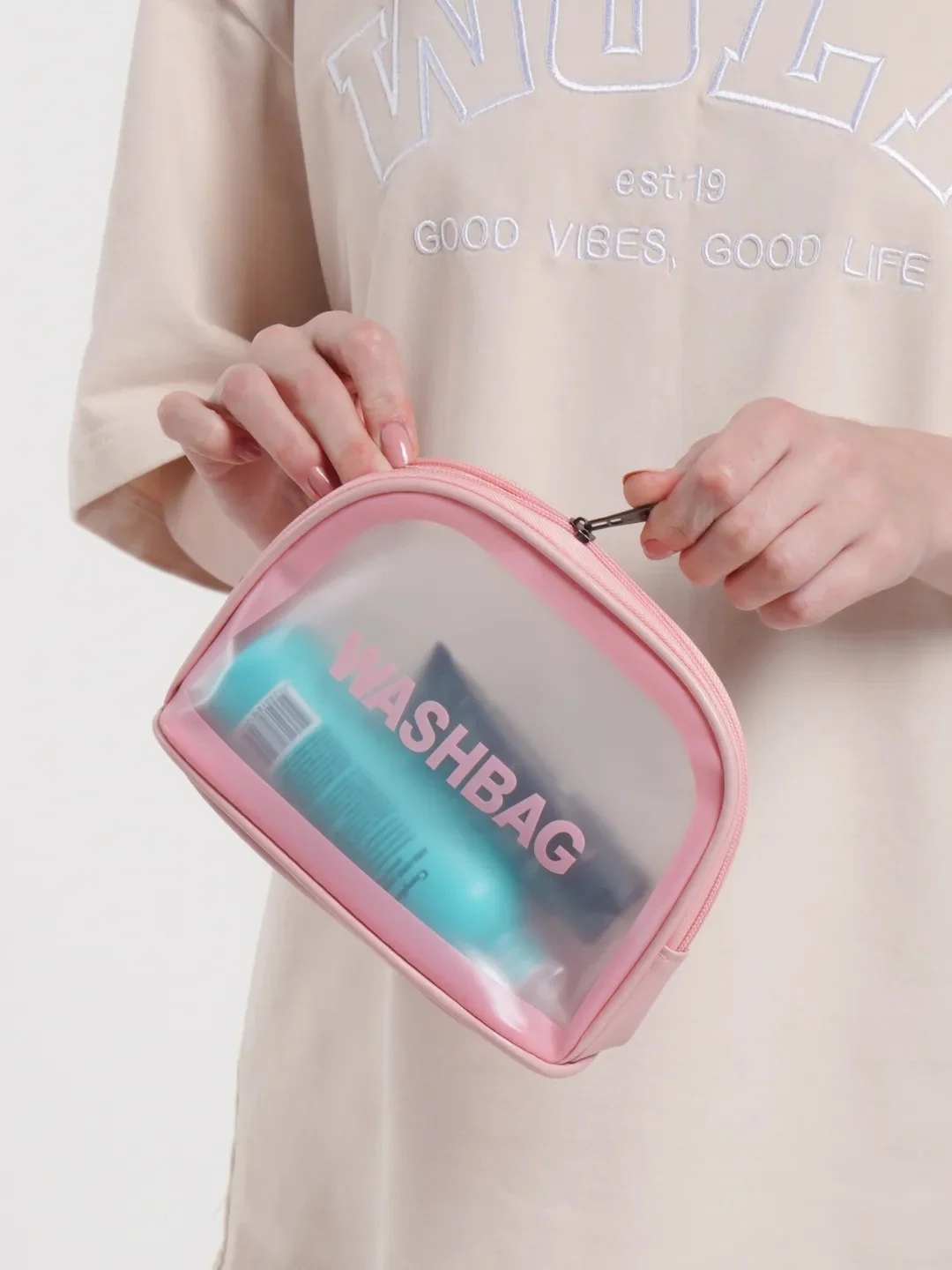 Розовый косметичка прозрачная WashBag