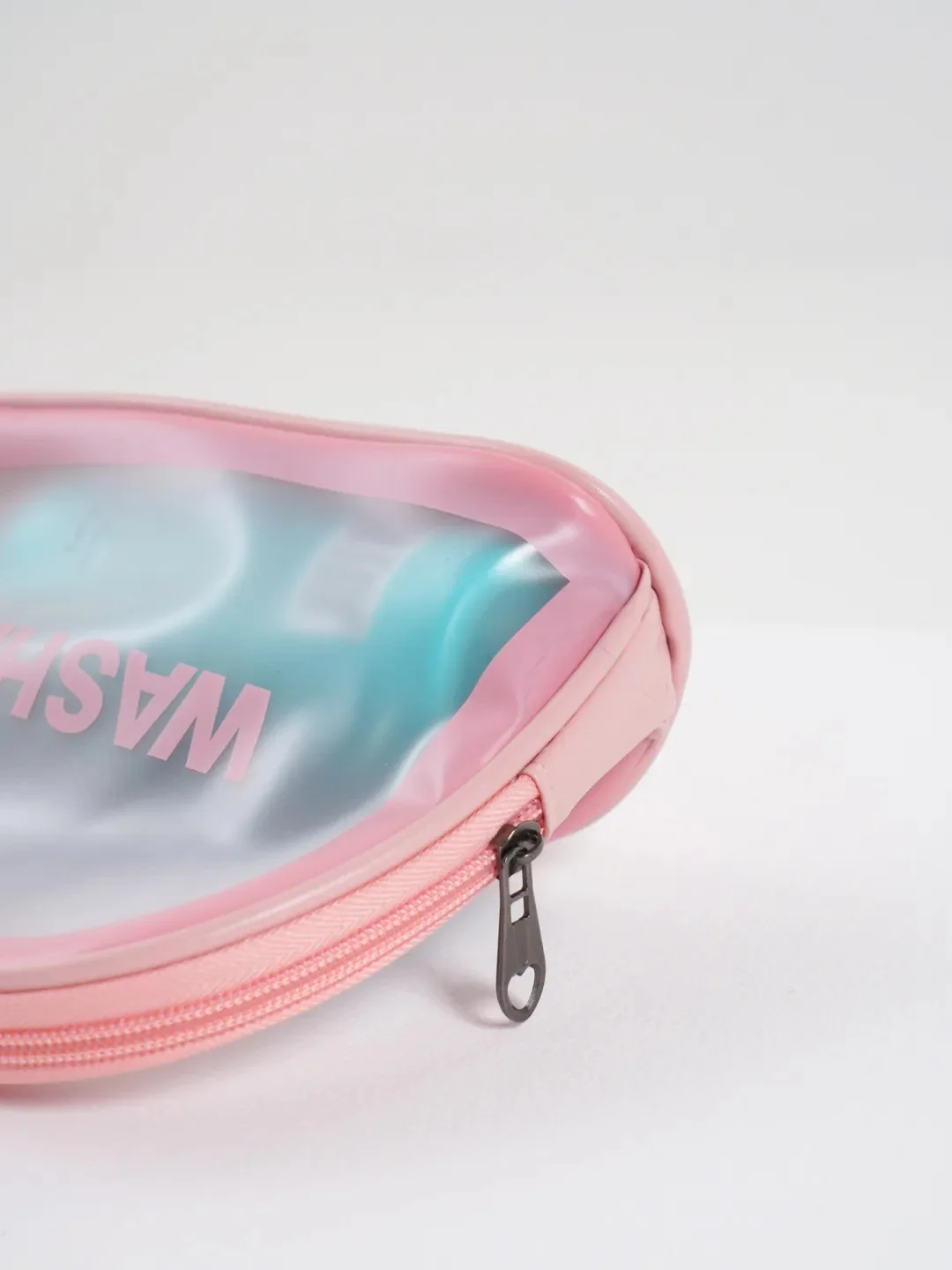 Розовый косметичка прозрачная WashBag