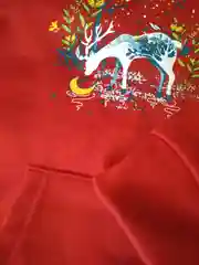 Толстовка с принтом и капюшоном