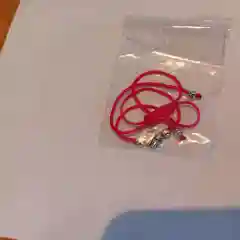 Ледяной браслет "Красная нить"
