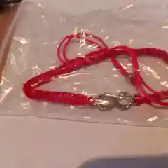 Серебряный браслет красная нить
