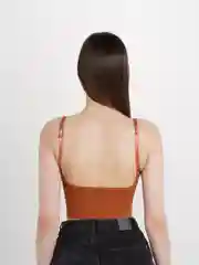 Белый топ спортивный удлиненный