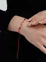 Серый металлик браслет "Красная нить желаний"