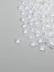 Белый полубусины фигурные "Сердце"