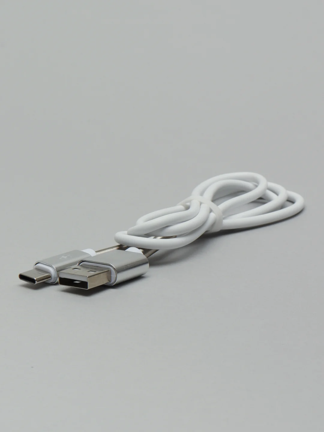 Белый кабель для зарядки Type-C