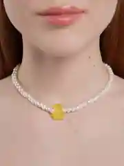 Молочный чокер из бисера с бусинами