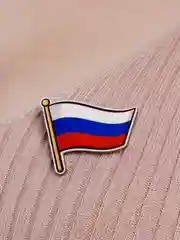 Белый значок, пин деревянный на одежду с булавкой с изображением  "Мемы и приколы"