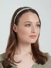 Ободок из бусин белый на металлической основе