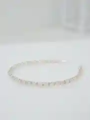 Серебряный ободок из бусин белый со стразами