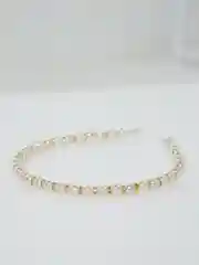 Золотой ободок из бусин белый со стразами