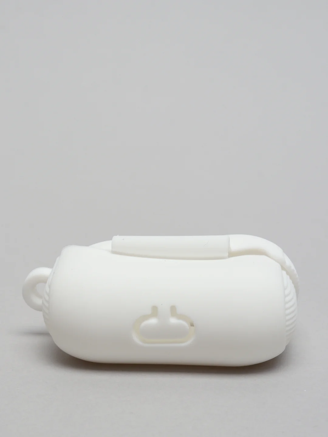 Белый силиконовый чехол для наушников AirPods Pro с карабином