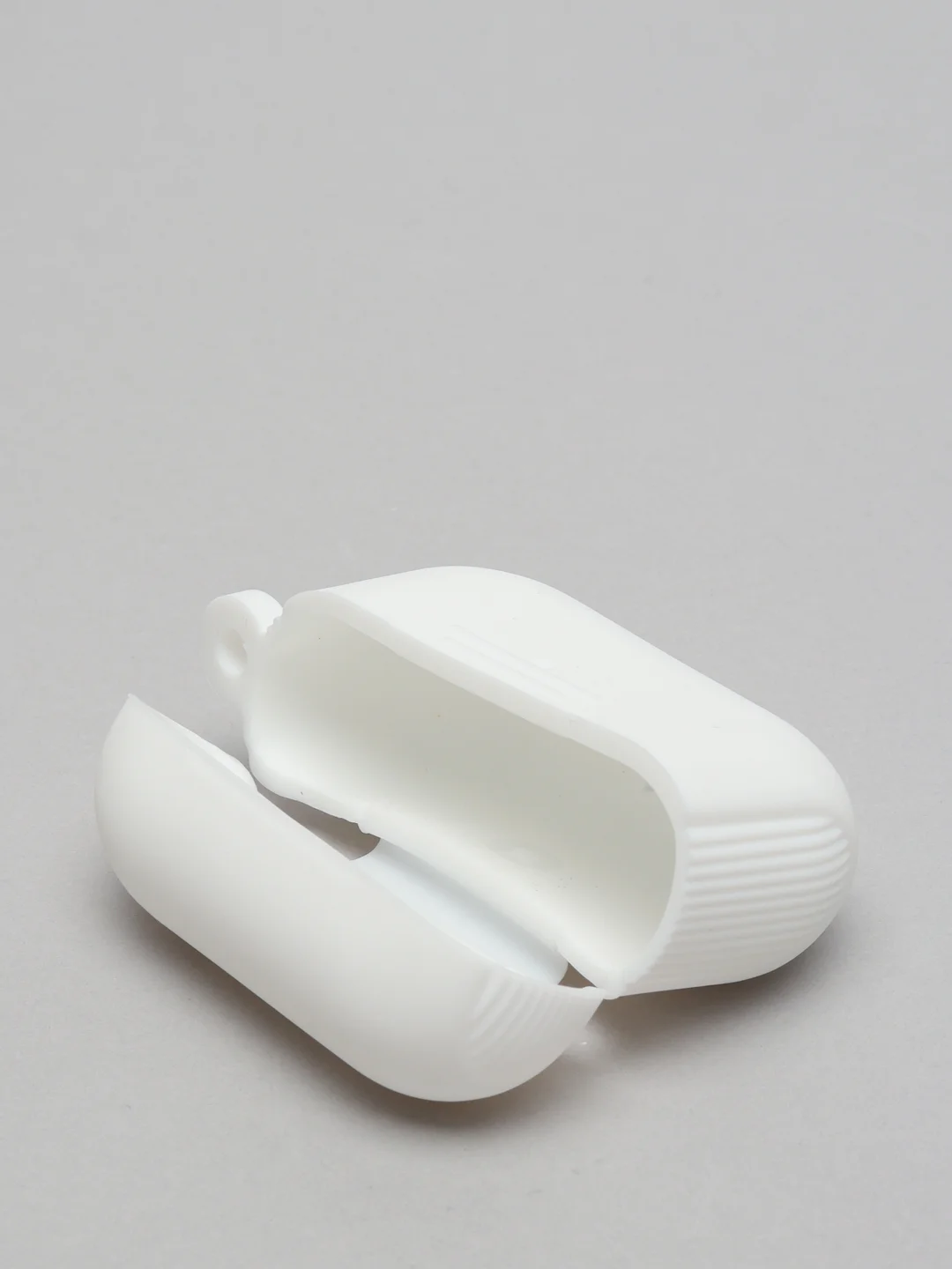 Белый силиконовый чехол для наушников AirPods Pro с карабином